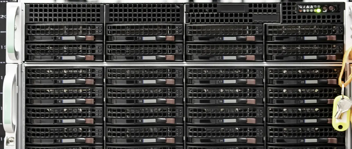 An image of a disk array that supports RAID levels.